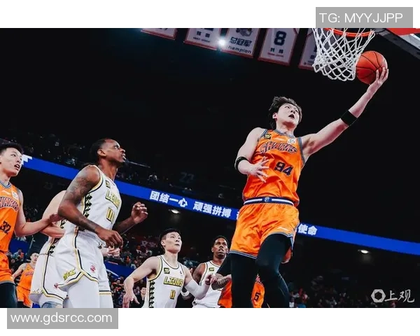 上海篮球队在钻石联赛中以81分稳居积分榜首位展现强大实力