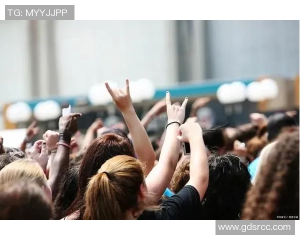 足球明星追星背后的故事与他们的偶像情结探讨